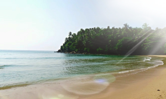 Hiriketiya Beach in Sri Lanka