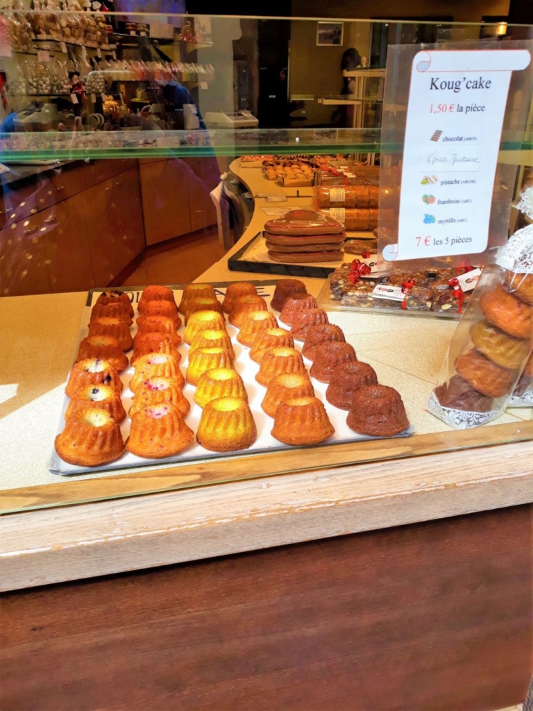 Freshly baked mini Koug Cake on display in a bakery in Kayersberg