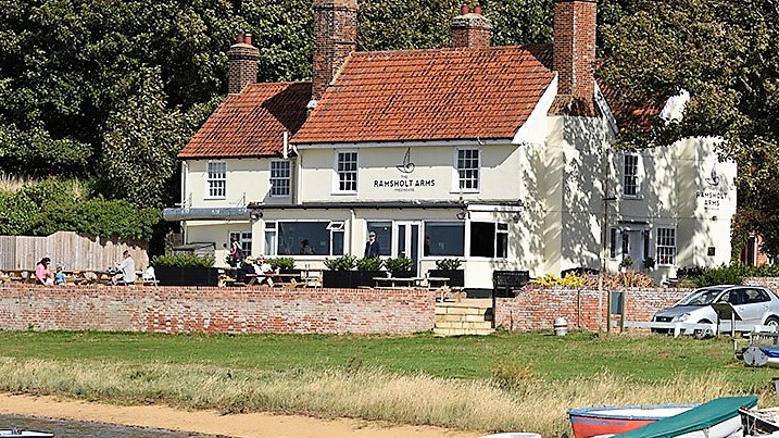 Riverside dining at the Ramsholt Arms in Ramsholt