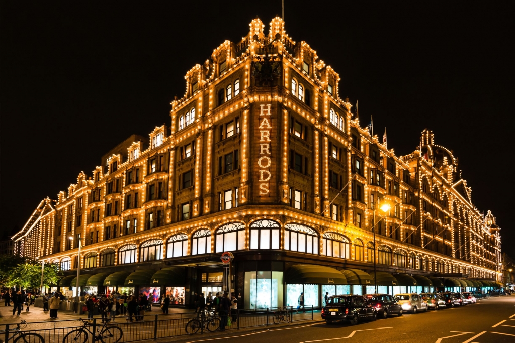 The 13 Most Magical Things to do at Christmas in London with Kids 13 Harrods lit up at night with 12,000 lightbulbs