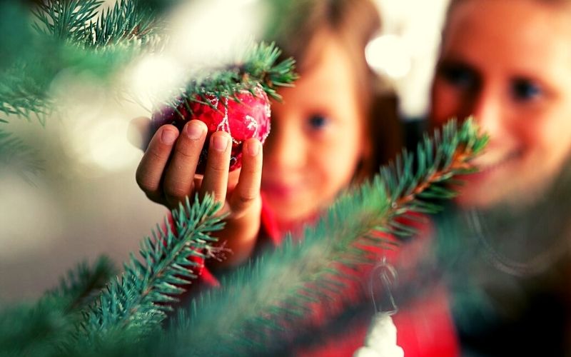 decorating the Christmas tree