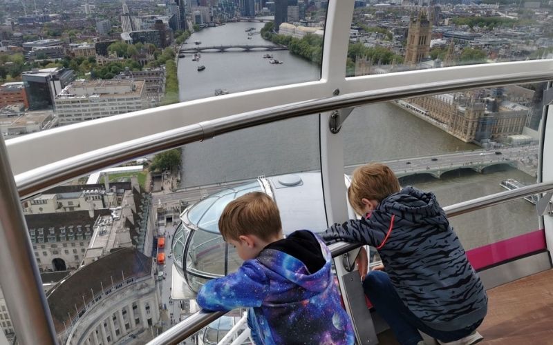 Kids looking down over London from the London Eye.