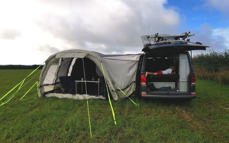 Olpro Cocoon Breeze attached to VW T6 Transporter.