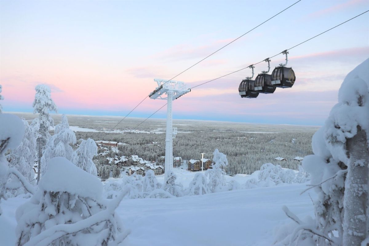 Cable car heading down towards the town of Levi in Finland.