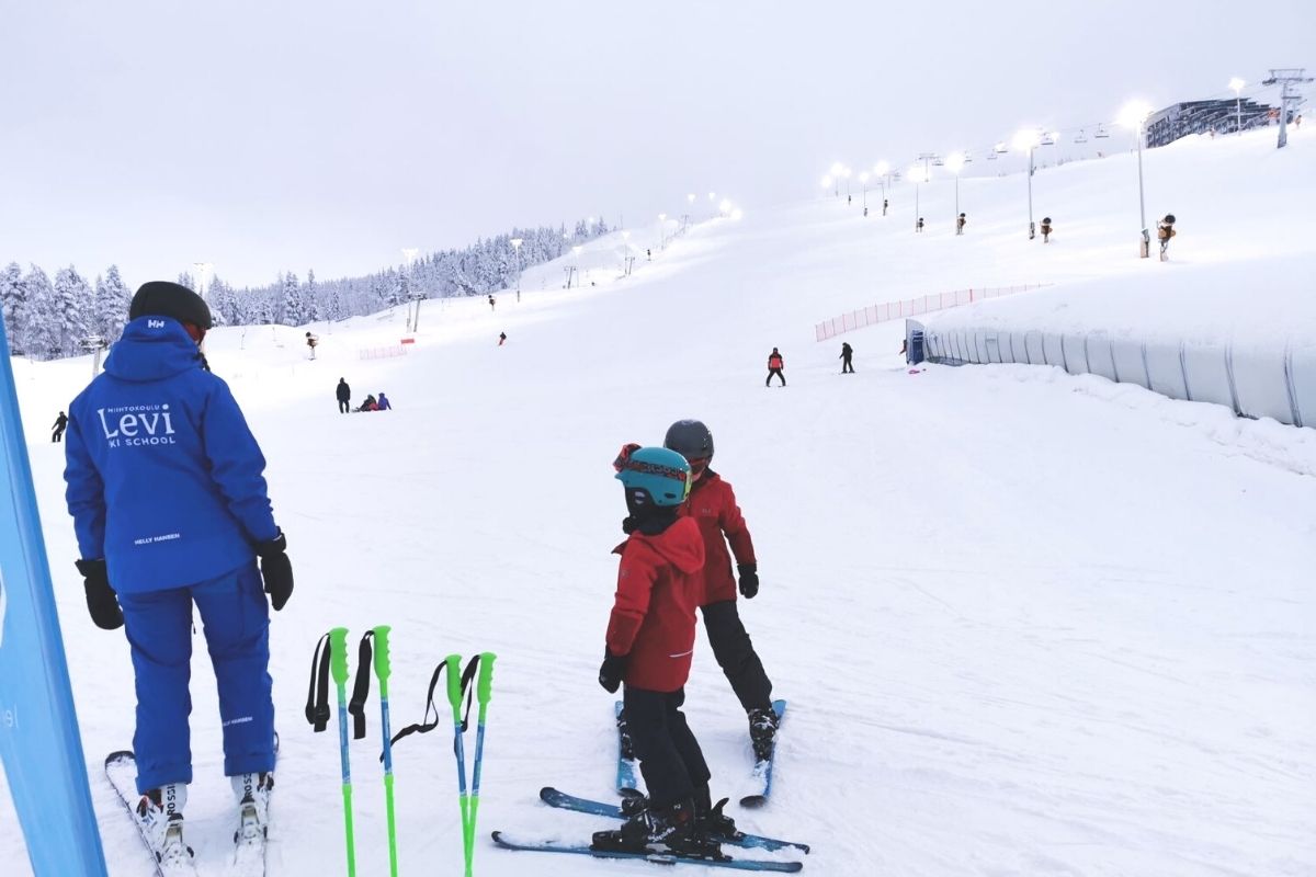 Kids learning to ski during a ski lesson in Levi Ski Resort.