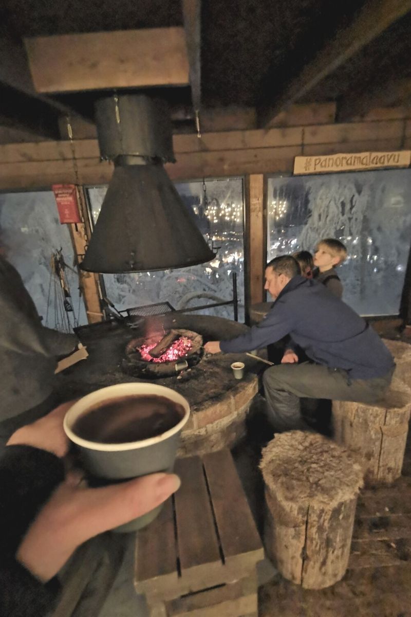 Roasting marshmallows and drinking hot chocolate at the Panorama Laavu (Secret Cafe) in Levi