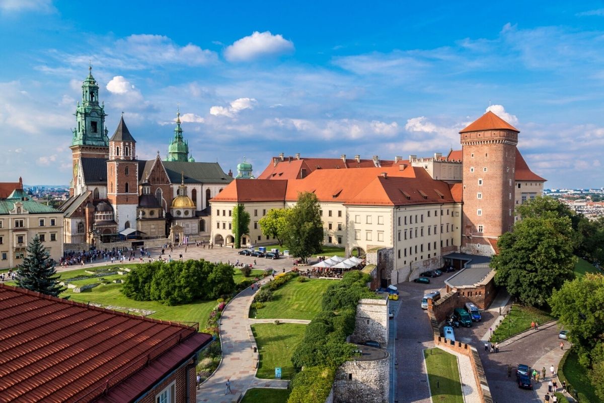 Wawel Royal Castle and Wawel Cathedral in Krakow on a sunny day.