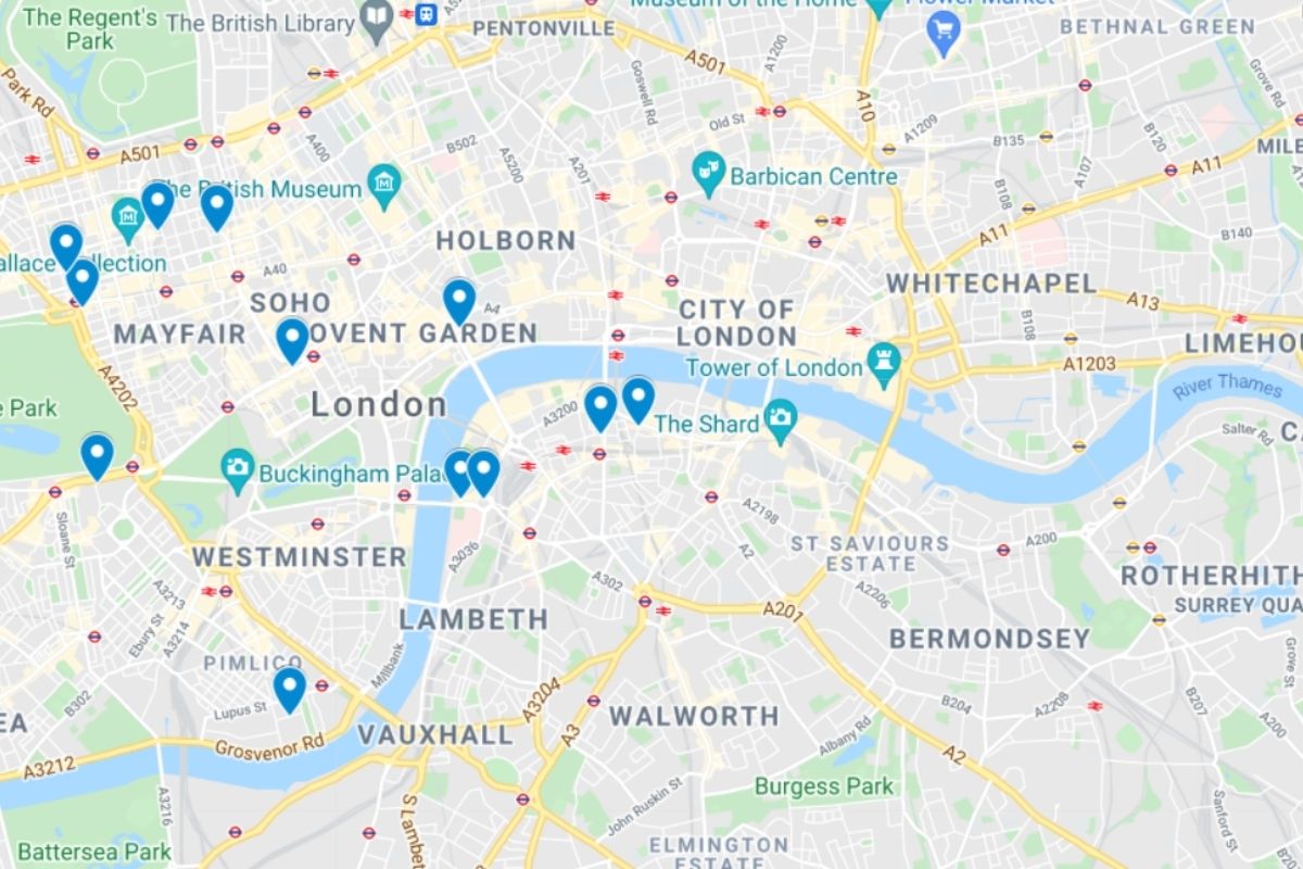 Map of the family hotels in London with pools.