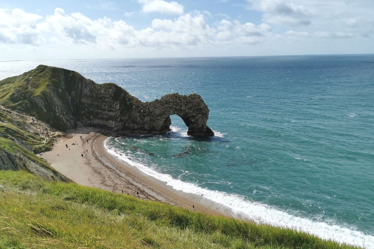 can you take dogs on durdle door beach