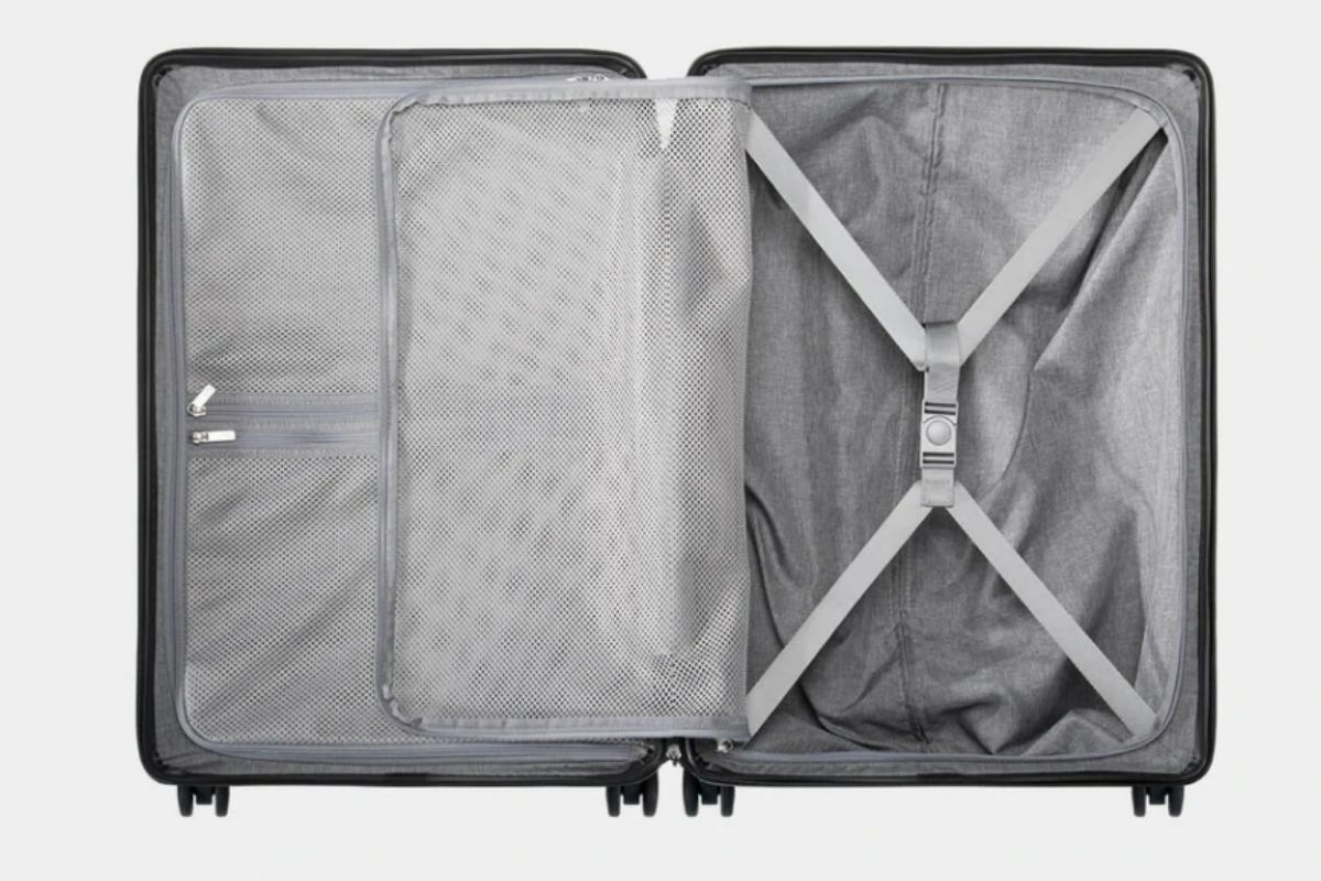 Interior of the Level8 Textured Luggage 26 inch case.