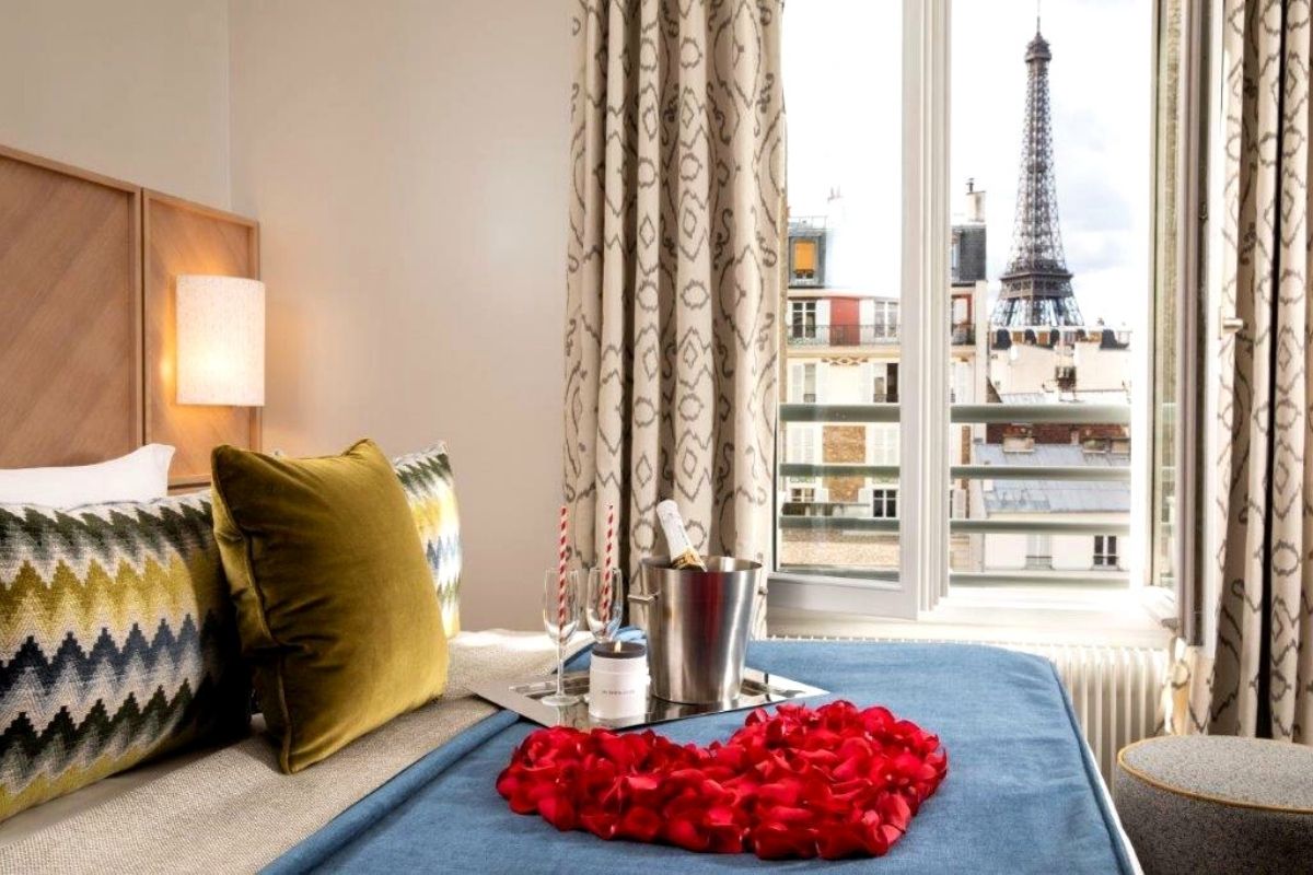 Premium room at the Jardins d'Eiffel in Paris with view of the Eiffel Tower.