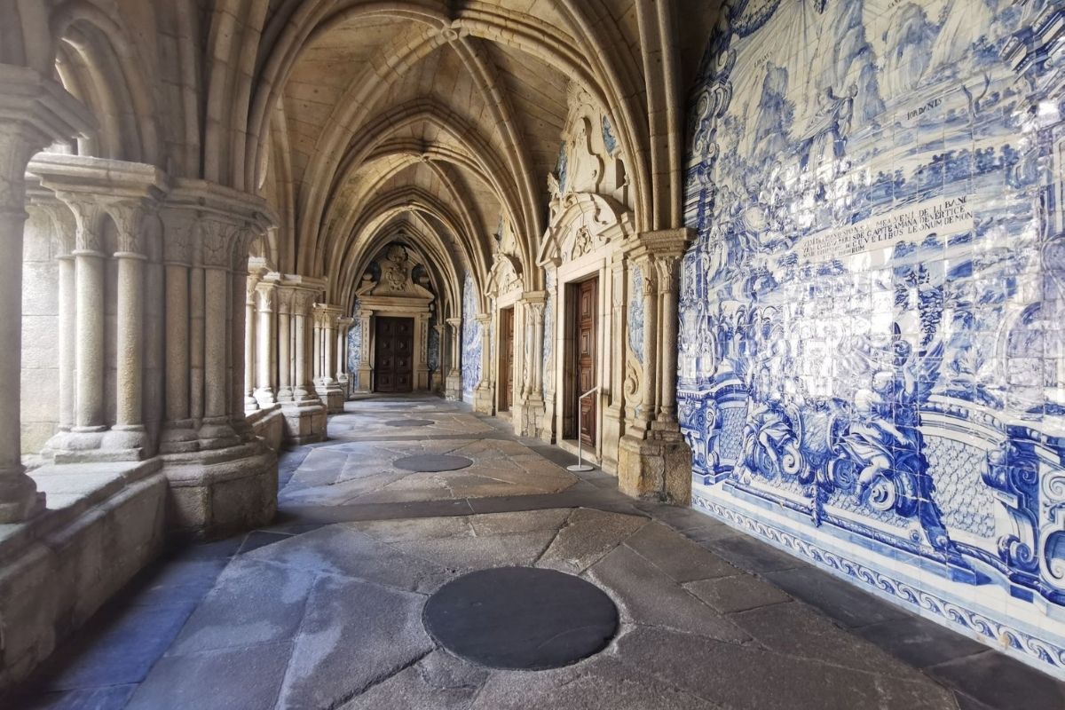 Cloisters of Porto Cathedral covered in Azulejos tiles.