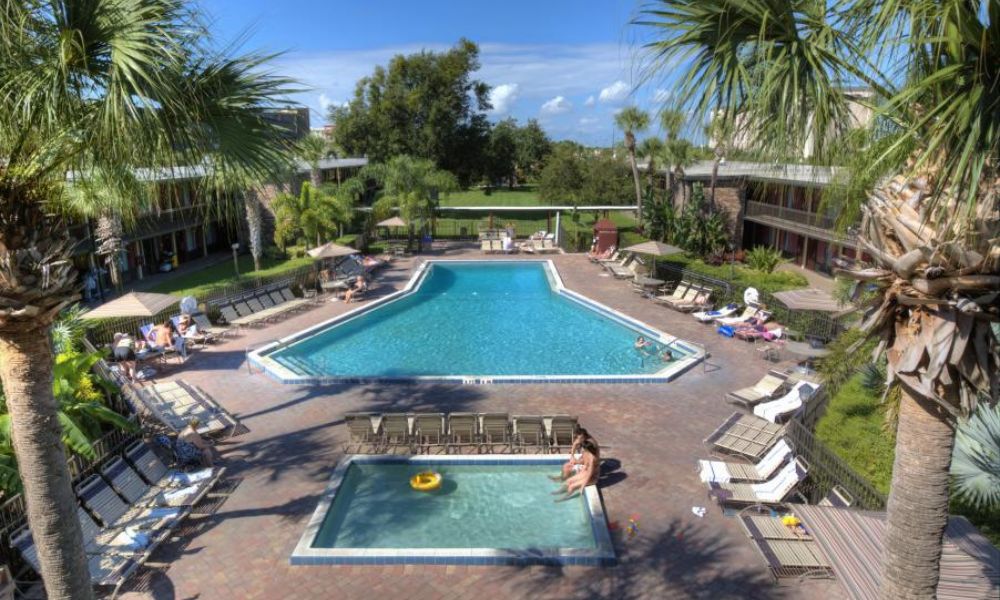 Pool area at Rosen Inn International near Universal Studios Orlando.