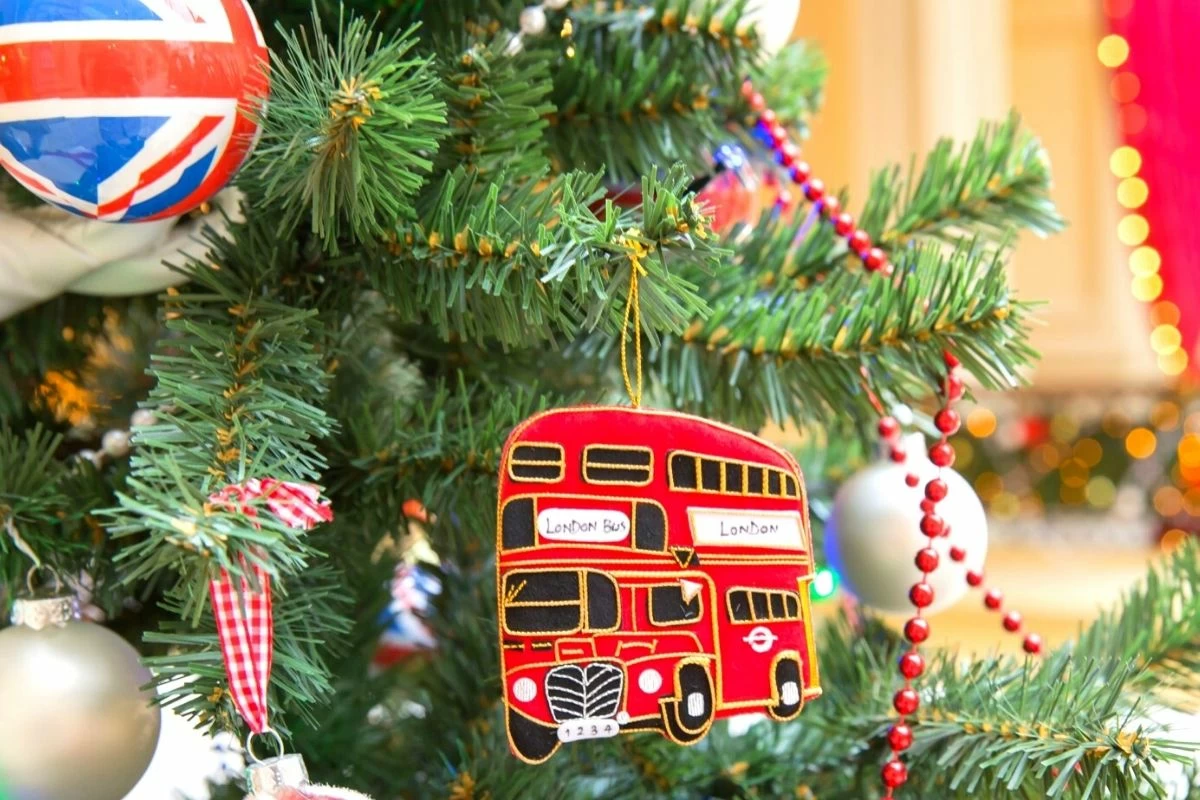 ロンドンのクリスマスツリーの装飾